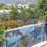 A Dreamy Luxury Two-bedroom With A Special View Of The Forest, Mountains And Sunset Apartamento